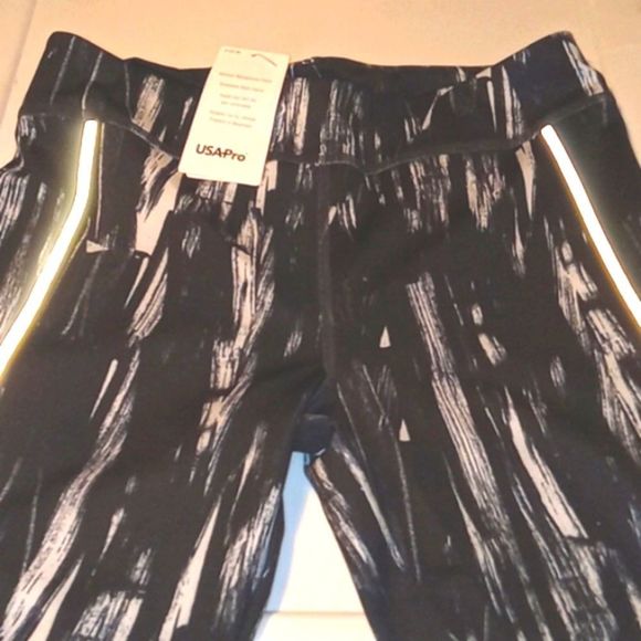 USAPRO BLACK AND WHITE LEGGINGS WITH MESH BOTTOM/AND GLOW IN THE DARK STRIPES - Picture 3 of 4